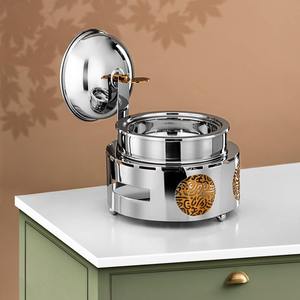 Casserole en argent et or poli avec un support orné, élégante marmite chauffante conçue pour des dîners et services raffinés - Product Image 2