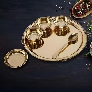 Service de table en laiton pour l'hôtellerie, vaisselle traditionnelle indienne Thali, vente en gros, articles de table faits à la main pour hôtel, restaurant, maison, restauration - Product Image 1