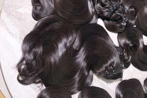 Paquete de Cabello Remy Natural Ondulado Color Natural (1B) Calidad Premium Fábrica Vietnamita Doble Trama a Máquina - Product Image 3