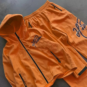 Ensemble de survêtement de jogging en nylon avec fermeture éclair et poches cargo, coupe-vent, personnalisable avec logo, pour hommes – Vente en gros, haute qualité - Product Image 4