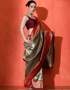 KV <b>Green</b> <b>Silk</b> Woven Designer Saree With Unstitched Blouse - Product Image 2