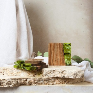 Ensemble de sous-verres élégants en résine époxy noir et vert assortis à du bois Style américain Meilleure vente de sous-verres en bois de résine - Product Image 1
