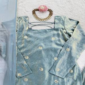 Ensemble Kurti et Palazzo en soie VASTRA COTTAGE avec dupatta brodée de sequins, entièrement cousu, tenue de fête, tenue ethnique festive - Product Image 4