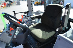 Tracteur agricole Maverick Corporate Logistics M5-111HDC24-1 2026, 210 CV, 4x4, transmission par engrenages, usage intensif, prêt à l'exportation, équipement 5+ ans - Product Image 2