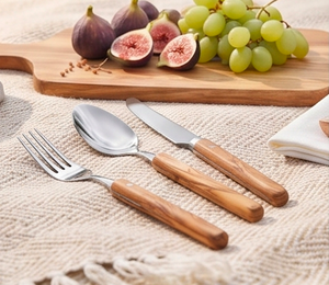 Juego de cubiertos con mango de madera y cabeza de acero inoxidable, diseño minimalista, acabado pulido espejo, para camping, fiestas y uso en la comedor. - Product Image 5