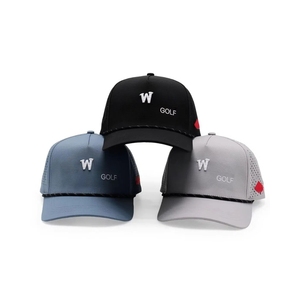 Gorra de golf impermeable de secado rápido al por mayor con hebilla trasera ajustable, gorra de rendimiento de 5 paneles que absorbe el sudor, suministro de marca con logotipo personalizado - Product Image 1