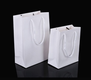 Sac de vente au détail durable pour emballage éco-responsable, sac cadeau en papier prêt à l'emploi avec poignées en corde robustes, pour la vente au détail et la promotion - Product Image 1