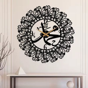 Horloge murale islamique décorative sophistiquée en fer, inspirée de la géométrie arabe, pour embellir l'intérieur - Product Image 1