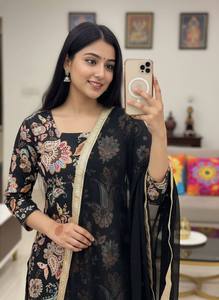 Women's Black Floral Embroidered <b>Kurta</b> Set With Gold Trim Floor-Length Traditional <b>Indian</b> Pakistani Wear All Seasons - Product Image 4
