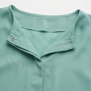 Abaya élégante et modeste en polyester léger, col en V, vêtements islamiques pour femmes, manches longues, vente en gros - Product Image 4