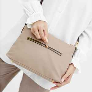 กระเป๋าไนลอนน้ำหนักเบาพร้อมสายปรับได้ ดีไซน์เรียบง่ายหรูหรา ความจุขนาดใหญ่ ซิปกันน้ำ ปิดด้วยเชือกรูด - Product Image 3