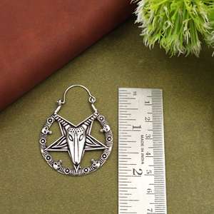 Pendientes de Aro con Cabeza de Cabra, Joyería Gótica Inspirada en Pentagramas, Pendientes de Plata Alternativos - Product Image 2