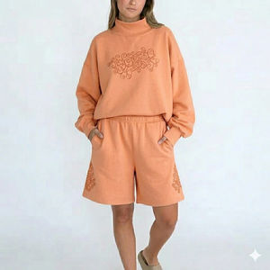 Conjunto de Top de Cuello Alto y Pantalones Cortos por Encima de la Rodilla para Mujer, Cálido y Acogedor para Invierno, Corte Relajado, Uso Diario, Colección de Ropa de Lujo - Product Image 1