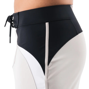 Shorts de bain athlétiques pour hommes, blancs et noirs, à séchage rapide, avec cordon de serrage, pour la plage, la natation et les sports nautiques - Product Image 5