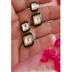 Magnifiques Boucles d'Oreilles Pendante Tendance en Moissanite Plaqué Or de Qualité Supérieure pour Femme – Idéales pour Soirées et Cérémonies – Éclats Éblouissants - Product Image 1
