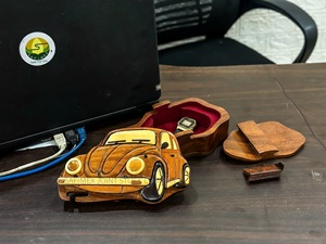 Caja de Rompecabezas 3D de Madera con Intarsia Artesanal de Temática Religiosa, Caja Secreta Decorativa de Madera, Recuerdo Navideño de Vietnam - Product Image 1