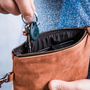 Bolsa de golf de cuero genuino de primera calidad con amplio espacio de almacenamiento y calidad artesanal de lujo a la venta a bajo precio. - Product Image 2