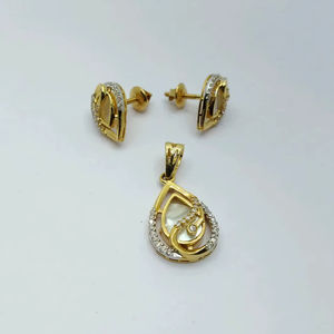 ต่างหูทองคำ 22K ดีไซน์หรูหรา พร้อมจี้เข้าชุด รูปทรงหยดน้ำ สง่างาม เหมาะสำหรับผู้หญิง สวมใส่ได้ทุกวันและในงานปาร์ตี้ - Product Image 1