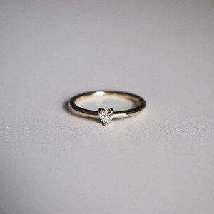 แหวนเพชรทรงหัวใจสุดหรู ดีไซน์โซลิแทร์ทองคำ 14K สีเหลือง ประดับเพชรรูปหัวใจทันสมัย เครื่องประดับชั้นดี - Product Image 1