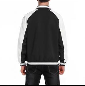 Chaqueta Varsity para Hombre en Blanco y Negro con Bloques de Color, Cierre de Botones, Estilo Casual para Otoño, Corte Regular, Cuello Alto, Transpirable - Product Image 5