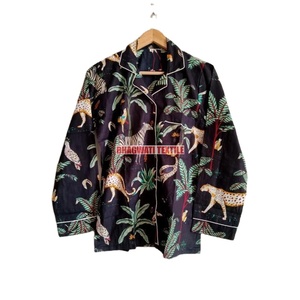 Conjunto de pijama de verano hecho a mano con estampado de satén de algodón acogedor para mujer con pantalones de camisa con estampado de animales hechos de lino de Bambú - Product Image 2