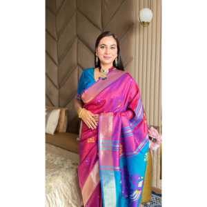 ผ้าไหมอิกกัตปาโตลาเนื้อนุ่มลายมีนาคารี ประดับด้วยลายขนนกยูงและขอบดิ้นทองคำ สำหรับงานแต่งงาน - Product Image 2