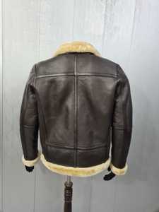 Veste en cuir et fourrure de haute qualité, tendance et élégante, très chic et cool - Product Image 2