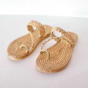 Pantuflas Sostenibles Hechas a Mano con Jacinto de Agua, Ligeras, para Interiores, Hechas con Materiales de Fibra Natural Tejida - Product Image 1