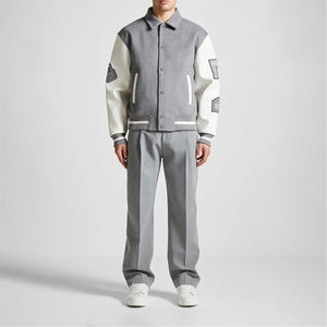 Chaquetas de Béisbol Bordadas con Letras y Logotipo Personalizado en Lana Chenille, Chaqueta Varsity Vintage para Hombre con Mangas de Cuero - Product Image 1