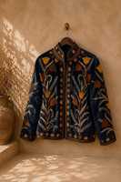 Manteau d'hiver en velours luxueux à motifs botaniques, broderie florale complexe inspirée de l'art traditionnel ouzbek, veste pour femme