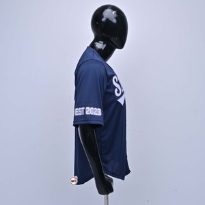 เสื้อเบสบอลออกแบบเองได้ ยูนิเซ็กซ์ สีตามสั่ง แขนสั้น คอวี ติดกระดุมด้านหน้า ปักลายทวิล ระบายอากาศได้ดี - Product Image 4