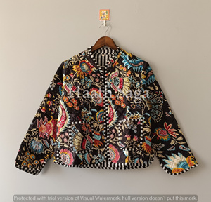 Veste kimono matelassée à imprimé artisanal : Manteau en coton bleu à motifs floraux - Product Image 1