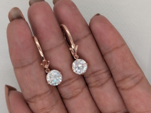 Pendientes de Oro Blanco/Amarillo/Rosa de 14K con Moissanita de Corte Brillante de 2.90 Ct, Diseño Vintage Colgante, Certificados, para Bodas y Fiestas - Product Image 5