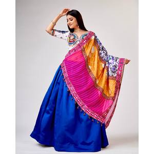 Lehenga Choli Especial para Navratri para Mujer con Bordado Real de Espejo e Hilo - Product Image 2