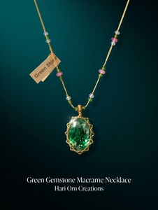 สร้อยคอจี้หินอะเวนเจอรีนสีเขียวทำมือ สไตล์โบโฮ เครื่องประดับอัญมณีรูปไข่ หินสีเขียวธรรมชาติ สร้อยคอลูกปัด ของขวัญสำหรับผู้หญิง - Product Image 4