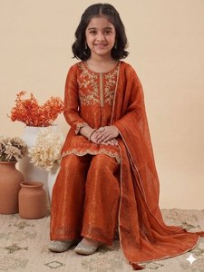Conjunto de Top y Salwar de Seda Elástica con Bordado y Dupatta para Niñas, el Más Hermoso y Atractivo - Product Image 5