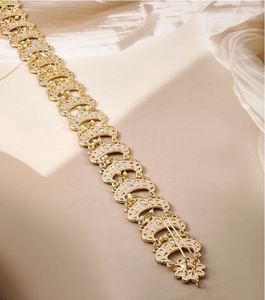 Chaîne de cheveux élégante plaquée or avec embellissement en strass pour mariage, accessoire de coiffure pour femmes. - Product Image 3