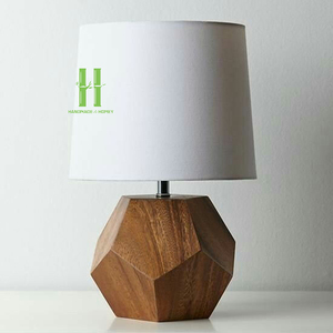 Nouvelle lampe de table, décoration d'intérieur, base en bois, design OEM, emballage personnalisé, chambre à coucher méditerranéenne, fabriqué au Vietnam. - Product Image 1