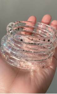 Elegante Brazalete de Resina Hecho a Mano con Acabado Liso y Brillante de Primera Calidad, Brazalete de Resina de Lujo Hecho a Mano, Pieza Única - Product Image 6