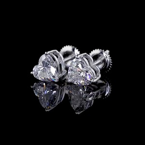 Boucles d'oreilles clous en diamant taille cœur 2,00 carats, or blanc 14K, diamant de laboratoire certifié IGI, cadeau romantique pour femme, bijoux de mariage - Product Image 3