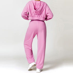 Conjunto deportivo rosa de 2 piezas para mujer, top corto con capucha y cremallera y pantalones jogger, atuendo informal para estar en casa - Product Image 3