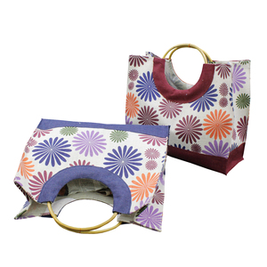 Bolsa de Compras de Yute con Estampado Floral Multicolor Promocional, con Asa de Bambú, Tamaño Mediano, Bolso de Moda para Mujeres y Niñas, Sin Cierre - Product Image 4