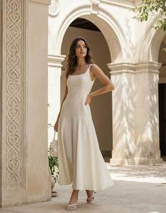 Robe en satin de lin pour femme, élégante, sur mesure, haut de gamme, luxueuse, sexy, dos nu, style sirène, avec ourlet à volants. - Product Image 3