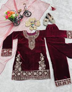 Antra Lifestyle 2026 Salwar Kameez de luxe en velours pour bébés filles |   Broderie Zari en or lourd |   Tenue traditionnelle d'hiver pour mariage ou fête de l'Aïd - Product Image 3