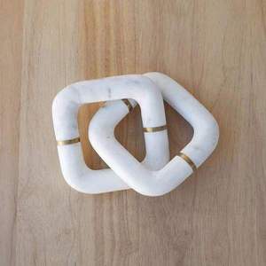 Escultura Decorativa de Mármol Blanco Hecha a Mano TCE, Diseño de Eslabones Esculpidos Art Deco, Decoración para el Hogar, Diwali, Ramadán, Cumpleaños, Lujo - Product Image 5