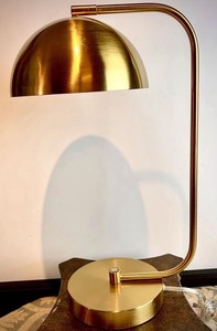Lámpara de Escritorio Contemporánea Hecha a Mano con Acabado de Latón Pulido Dorado Moderno - Product Image 2