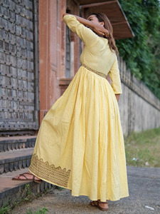 Vestido Anarkali de Algodón Chanderi Amarillo Limón para Mujer, Estampado a Mano, Elegante, Cuello en V, Mangas 3/4, Vestido Largo con Vuelo - Product Image 5