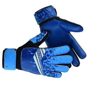 Le tissu respirant contribue à réduire la transpiration à l'intérieur des gants de gardien de but lors de séances d'entraînement répétées. - Product Image 3
