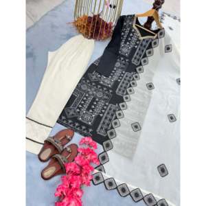 Ensemble de soirée en mousseline de soie de créateur avec haut, bas et dupatta brodés - Product Image 3