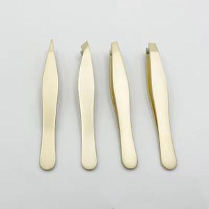 Juego de Pinzas para Cejas de Acero Inoxidable con Punta Inclinada y Color Personalizado - Product Image 1